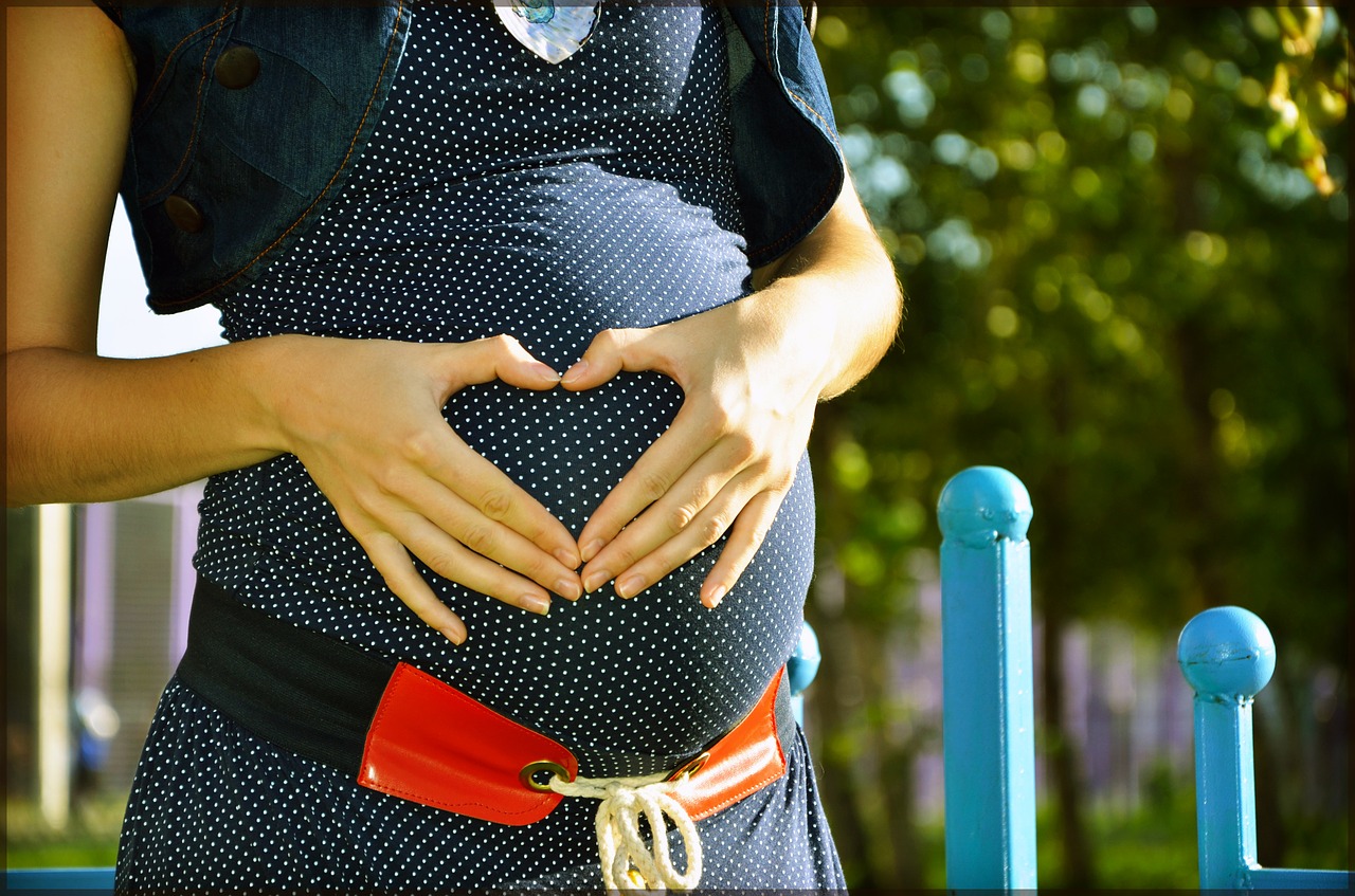 Schwangere Frau: Eine CMV-Infektion ist vor allem während der Schwangerschaft kritisch